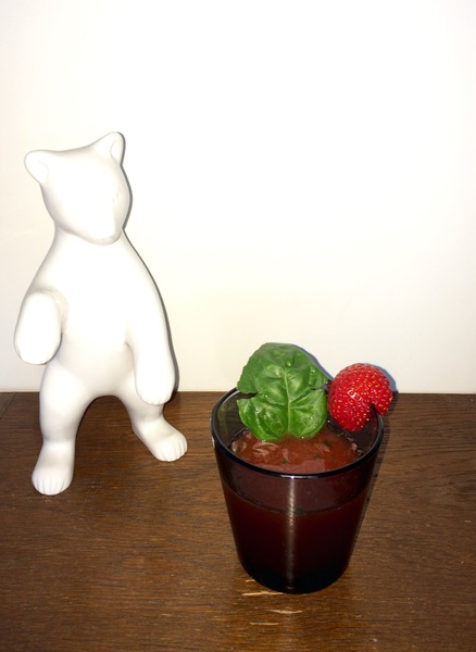 Strawberry Basil Caipirinha Rezept · Cocktaildatenbank